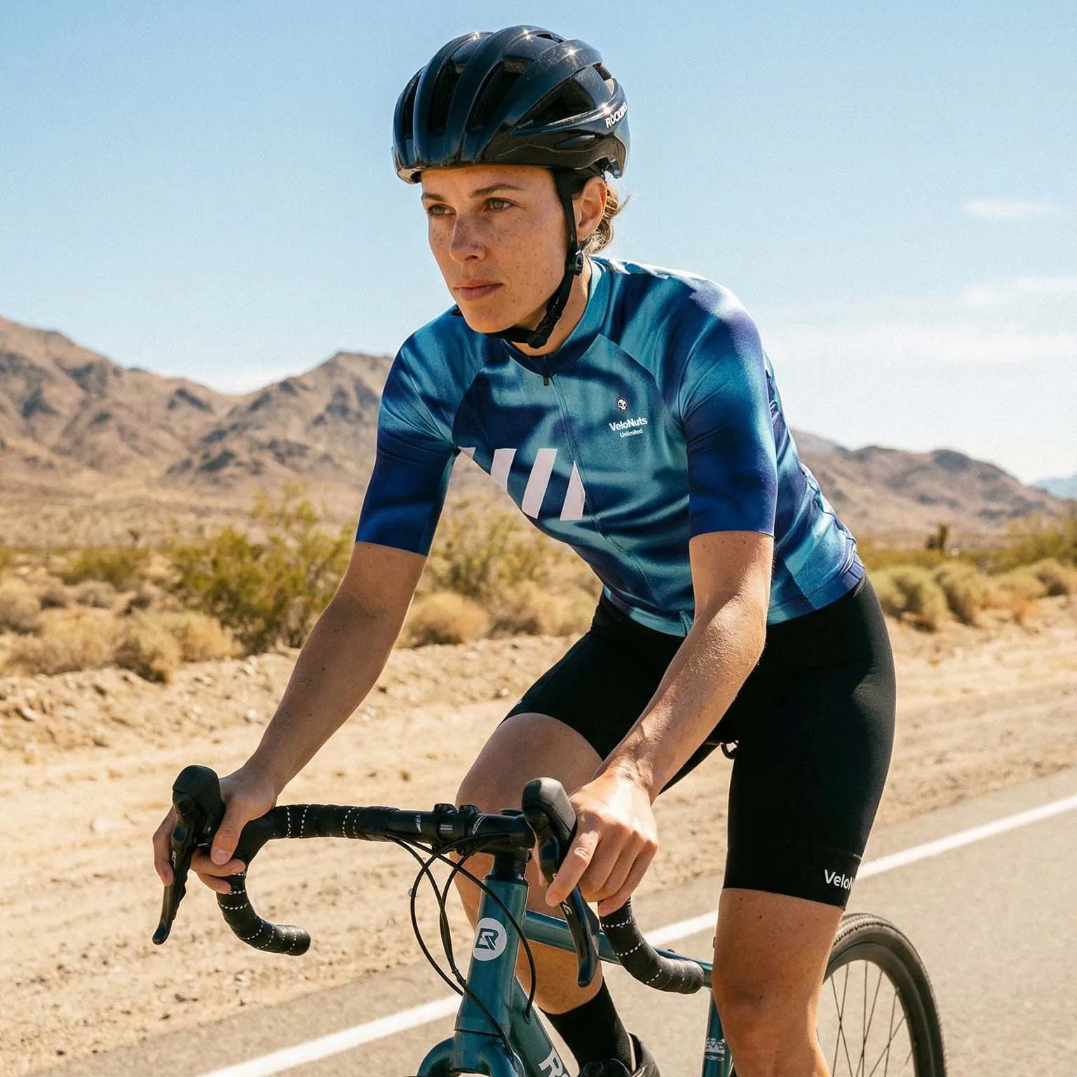 **文件名：** velonuts-cycling-jersey-tech-skin-mens-womens.jpg  **Alt 标签：** VeloNuts Tech Skin cycling jersey for men and women designed for lightweight comfort and performance cycling rides
